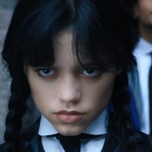 Le mercredi 3 fera un bond dans le temps : la nouvelle révélée par Jenna Ortega