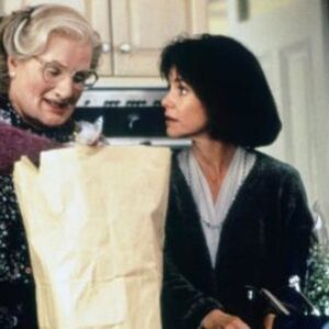 Sally Field révèle l'histoire de Mme Doubtfire : la blague culte n'était pas dans le scénario