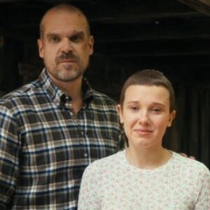 Stranger Things et la nouvelle série avec Millie Bobby Brown et David Harbour : il y a quelque chose de spécial qui les lie