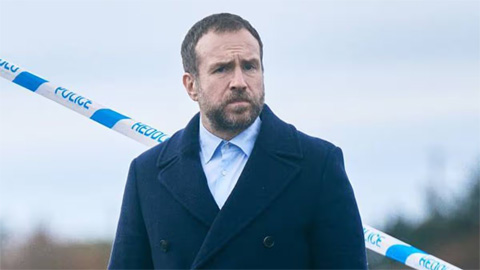 Under Salt Marsh continue : Sky commande la saison 2, avec le retour de Rafe Spall