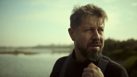 Clôture : la bande-annonce du documentaire sur un père qui recherche son fils mystérieusement disparu sur un pont sur la Vistule