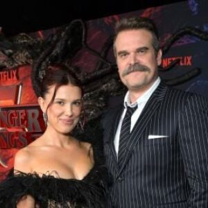 David Harbour explique pourquoi la nouvelle série télévisée avec Millie Bobby Brown ne ressemblera pas à Stranger Things