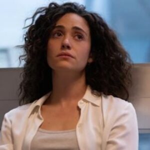 Furieuse, Emmy Rossum analyse la fin d'Alice et donne un aperçu de ce qui l'attend de la saison 2
