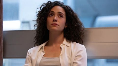 Furieuse, Emmy Rossum analyse la fin d'Alice et donne un aperçu de ce qui l'attend de la saison 2