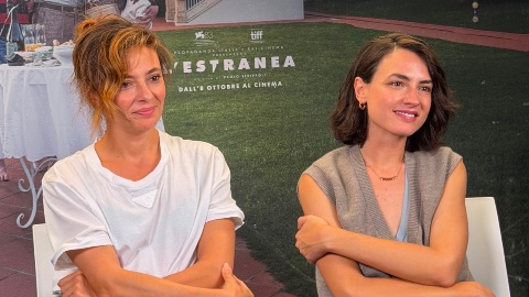 L'étranger, la famille explose dans le film de genre en compétition à Venise : rencontre avec le réalisateur et le casting