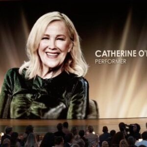 « La mère de tout le monde » : Macaulay Culkin et les stars de Schitt's Creek se souviennent de Catherine O'Hara aux Emmys