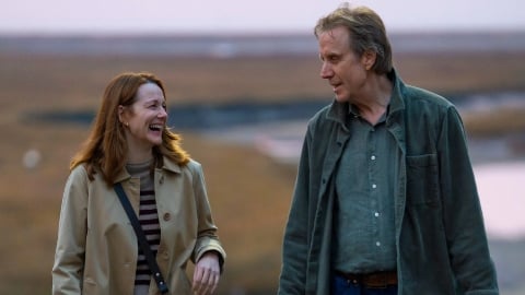 Onwards and Sideways : Laura Linney et Rhys Ifans entre Parkinson et amitié dans la bande-annonce émouvante du film de John Madden