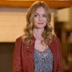 Pas seulement The White Lotus : 3 séries cultes dans lesquelles Heather Graham nous avait déjà fait craquer