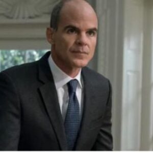 Prêt à voir Michael Kelly dans Landman ? En attendant, voici ses séries TV les plus emblématiques