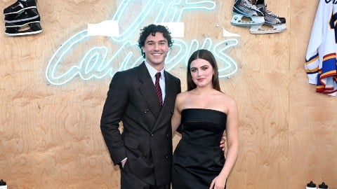Que se passe-t-il entre Ella Bright et Belmont Cameli ? Les stars d'Off Campus répondent aux fans avec une vidéo