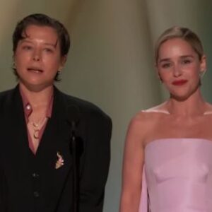 Rhaenyra et Daenerys aux Emmys 2026 : Emilia Clarke parle en haut valyrien et Emma D'Arcy traduit (VIDEO)