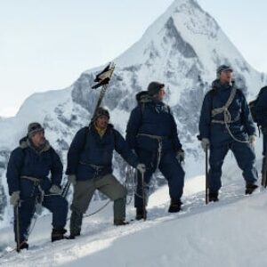 Tom Hiddleston au sommet de l'Everest (mais le protagoniste est le Sherpa) : voici la bande-annonce de Tenzing