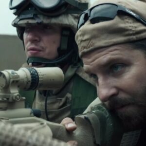 American Sniper : les kilos pris par Bradley Cooper, la gaffe sur le tournage et l'histoire vraie du sniper Chris Kyle