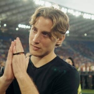 En un clin d'œil, la récupération d'Edoardo Bove : entretien vidéo avec le footballeur et le réalisateur