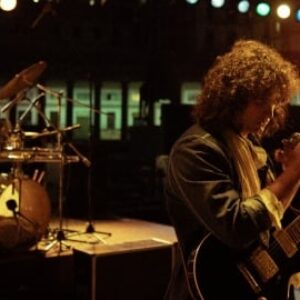 Je so' pazz : la critique du film sur un jeune Pino Daniele avec Massimiliano Caiazzo