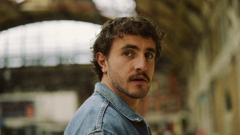 Paul Mescal tourne un film qu'on verra en 2040 : le tournage durera 20 ans