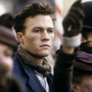 Pourquoi Heath Ledger a-t-il quatre plumes blanches ? Ce symbole existait bien avant le film