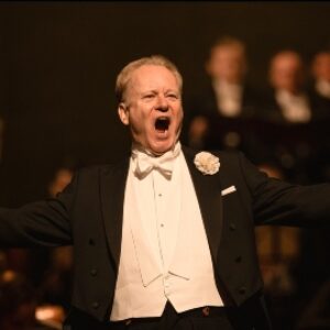 Stellan Skarsgård joue du ténor, mais refuse de chanter : c'est arrivé sur le tournage de I'll Find You