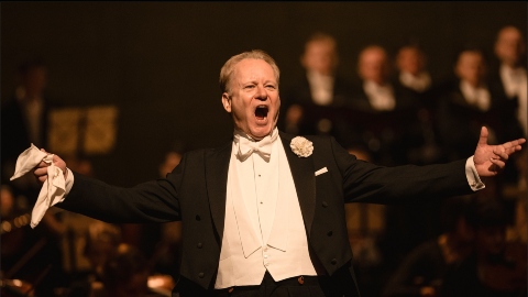 Stellan Skarsgård joue du ténor, mais refuse de chanter : c'est arrivé sur le tournage de I'll Find You
