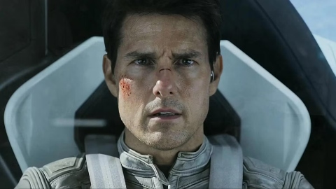 Tom Cruise vole vraiment (ou presque) dans Oblivion : la maison dans les nuages ​​filmée sans fond vert