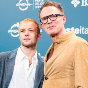 VisionQuest, identité, pères et fils dans l'univers Marvel : Notre entretien vidéo avec Paul Bettany et Ruaridh Mollica